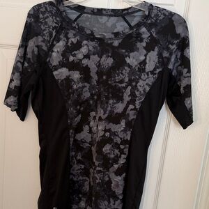 Athleta black and white size M workout top